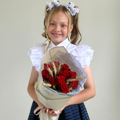 Букет 11 роз Кения с колосьями N 84333