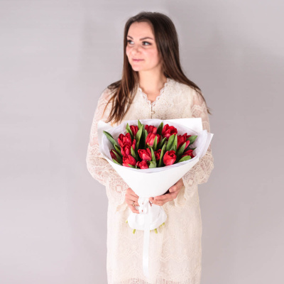 Букет из 15 красных тюльпанов 28405