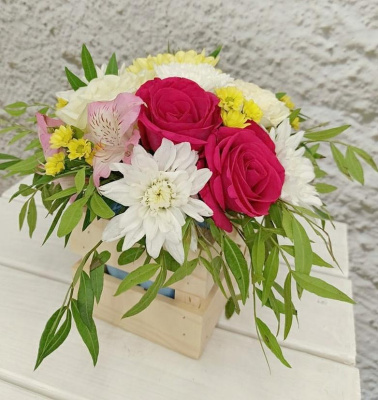Ящик с цветами "Первое впечатление" N 7110