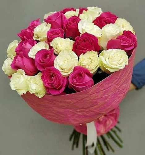 Букет "Вдвойне красивая" из 35 белых и розовых роз 60 см. арт. 6251