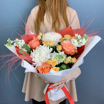 Букет из одноголовых хризантем с Эквадорскими розами и матиолой N 70981