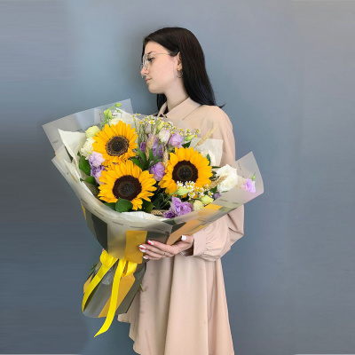 Букет с подсолнухами и эустомой N 66668