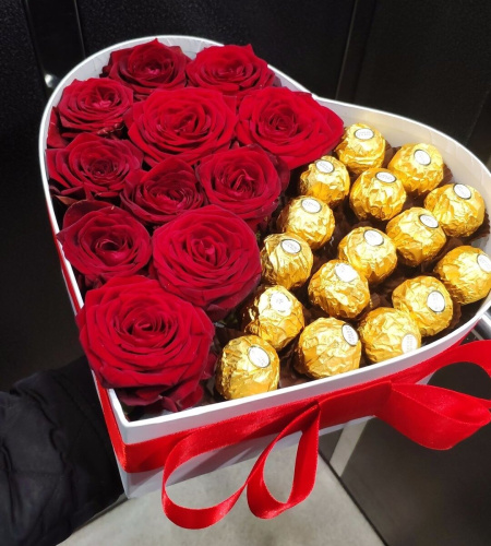 Валентинка "Ферерро" из Эквадорских роз.арт. 27723